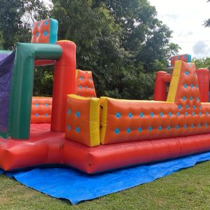 Aluguel de Brinquedos Infláveis em Brasília e entorno do DF. futebol de sabão