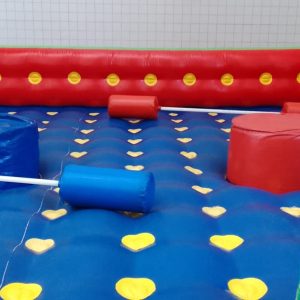 Aluguel de Brinquedos Infláveis em Brasília e entorno do DF. guerra cotonete